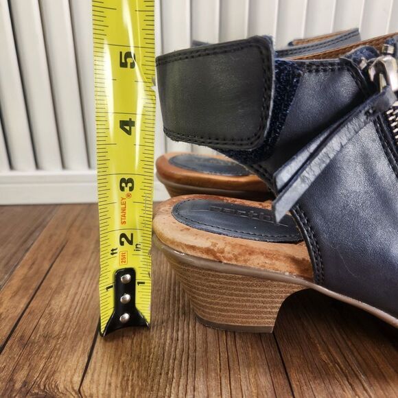 Earth Kristy Wide Women 7.5D Admiral Blue Leather Heel Side Zip Booties Peep Toe - Picture 9 of 12